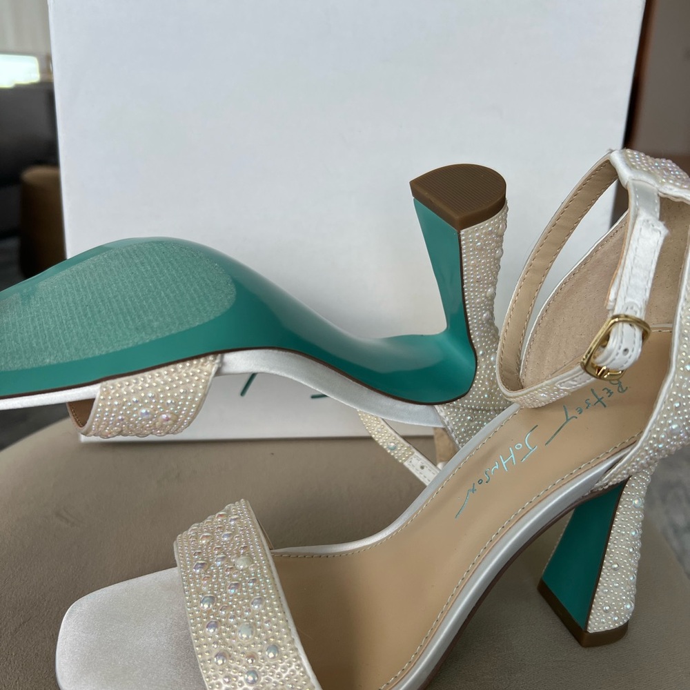 Betsey Johnson Pearl-Embellished Heels
Never worn/ size 7.5 - Picture 4 of 4